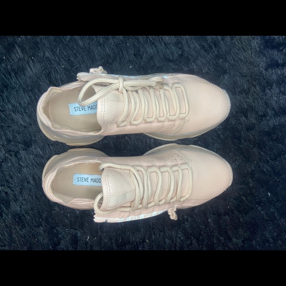 Steve Madden Light Pink / Peach Sneakers size 9
